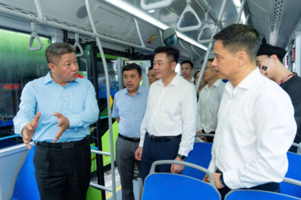 Hà Nội đặt mục tiêu chuyển toàn bộ phương tiện sang năng lượng xanh