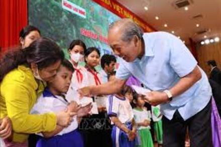 Đồng hành cùng học sinh khó khăn trong năm học mới