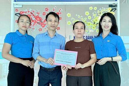 Người lao động gặp khó, Công đoàn động viên cả tinh thần lẫn vật chất