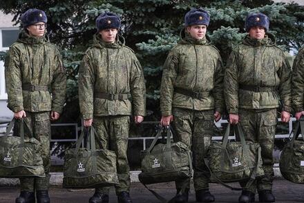 Nga thông qua luật nghĩa vụ quân sự mới, tuyển quân quanh năm