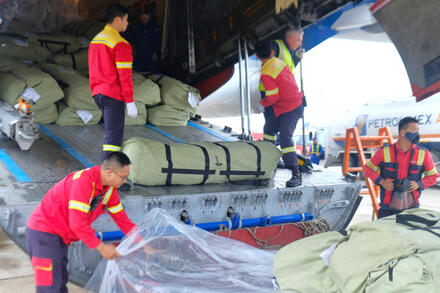 Chuyên cơ Nga chở 29 tấn hàng cứu trợ khẩn cấp cho người dân vùng lũ Huế