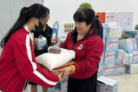 Hội Chữ thập đỏ Việt Nam cứu trợ khẩn cấp người dân 6 tỉnh miền Trung bị thiệt hại do mưa lũ