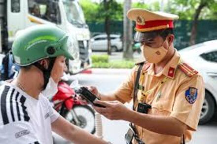 Hà Nội siết chặt vi phạm nồng độ cồn dịp cuối năm