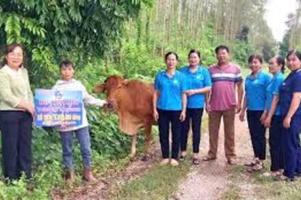 Đa dạng sinh kế giúp phụ nữ thoát nghèo bền vững