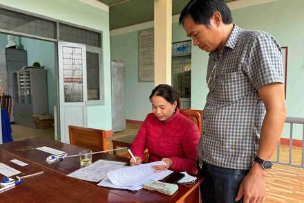 Ea Riêng truyền dạy kỹ năng nghề nghiệp, thay đổi tư duy kinh tế cho bà con