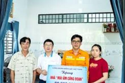 Mang 204 mái ấm đến với đoàn viên khó khăn