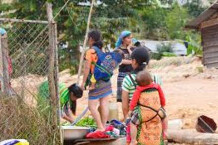 Phát triển giá trị bản địa hạn chế di cư vùng biên giới