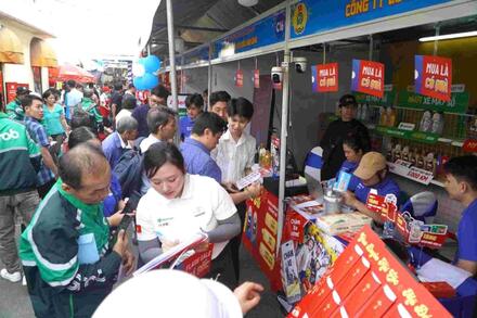 Chợ Tết Công đoàn tiếp sức cho người lao động