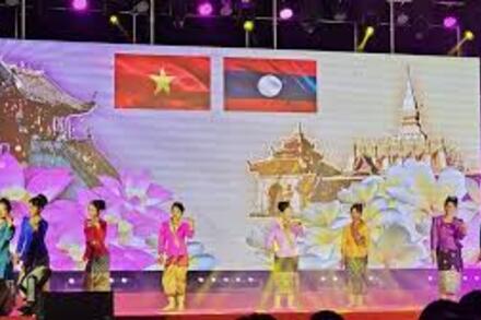 Mang Tết đến bà con vùng biên giới