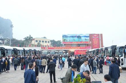 Hàng trăm chuyến xe khởi hành chở công nhân ngành Than về quê ăn Tết