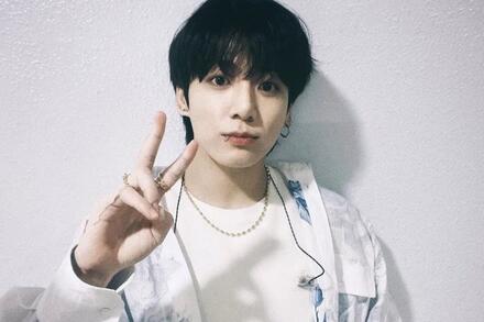 Ca khúc Jungkook viết tặng fan vượt mốc 170 triệu lượt nghe trên Spotify