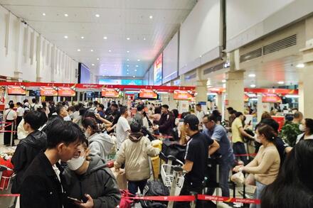 Mùng 3 Tết, vé máy bay từ Hà Nội và TPHCM vẫn thấp