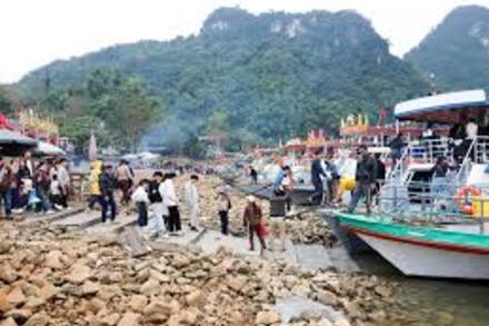 Siết chặt quản lý giao thông đường thủy nội địa khu vực lòng hồ sông Đà