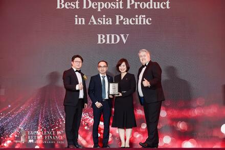 BIDV viết tiếp thập kỷ dẫn đầu với cú đúp giải thưởng Ngân hàng Bán lẻ tốt nhất Việt Nam Tiền gửi tốt nhất Châu Á