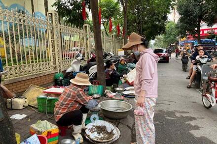 Công nhân canh cánh nỗi lo thực phẩm kém chất lượng