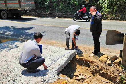 Phối hợp xử lý điểm đấu nối trái phép trên đèo Bảo Lộc