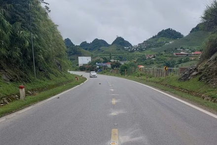 Thí điểm lắp đinh phản quang năng lượng mặt trời trên Quốc lộ 6
