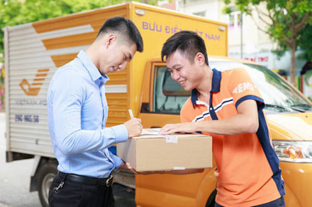 Doanh nghiệp chuyển phát nhanh lo bị 'giam vốn' vì quy định nộp trước thuế
