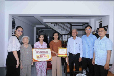 Bàn giao nhà, đất làm cầu đường sớm, hộ dân TPHCM được thưởng 50 triệu đồng