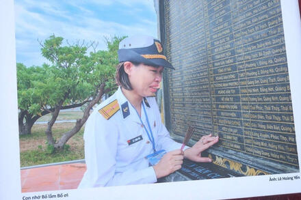 ‘Hoàng Sa - Trường Sa trong lòng Quảng Ngãi’ qua 100 tác phẩm nhiếp ảnh