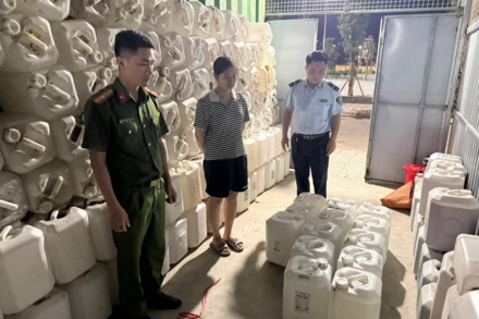 Ninh Bình: Xử phạt hộ kinh doanh 400 lít rượu không rõ nguồn gốc