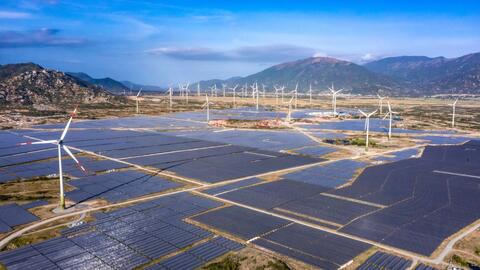 Ninh Thuận: Kiến nghị thay thế 4.600 MW điện hạt nhân bằng điện khí LNG
