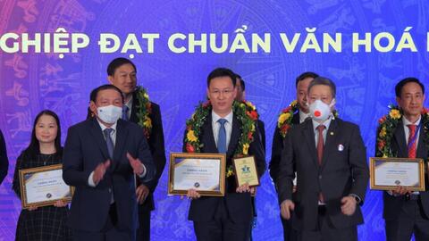 VietinBank là “Doanh nghiệp đạt chuẩn văn hóa kinh doanh Việt Nam” năm 2021