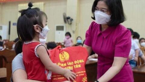 Thiết thực chăm lo cho công nhân khó khăn