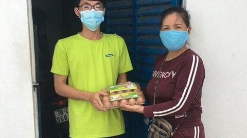 An tâm đón Tết xa nhà