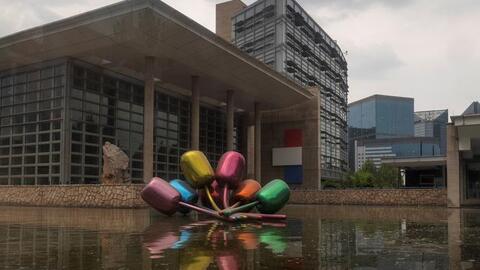 Reuters: Mỹ chuẩn bị cho phép nhân viên đại sứ rời Trung Quốc