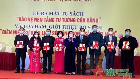 Kỷ niệm ngày thành lập Đảng 3-2: Ra mắt Tủ sách "Bảo vệ nền tảng tư tưởng của Đảng"