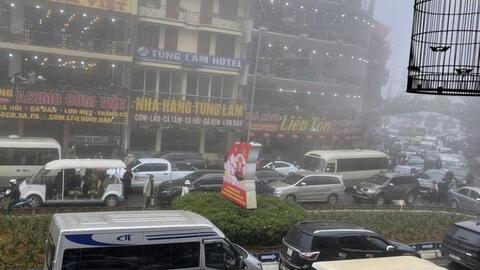 "Biển người" đổ về Đà Lạt, Sa Pa, chùa Tam Chúc dịp Tết: Chuyến du xuân "ngộp thở"