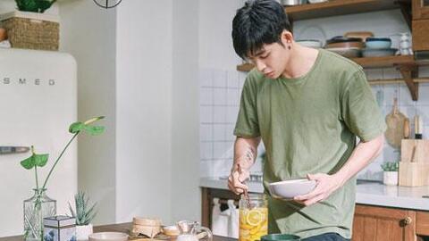 Nghệ sĩ Việt làm show riêng trên mạng