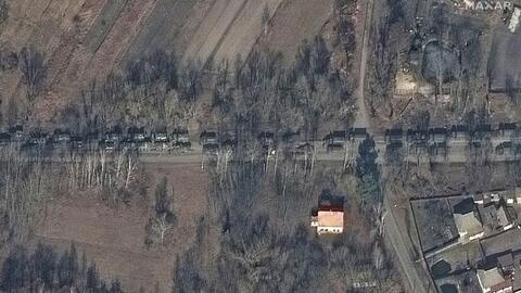 CNN: Đoàn xe quân sự dài 5km đông nghịt xe tăng Nga thẳng tiến về Thủ đô Kiev, Ukraine