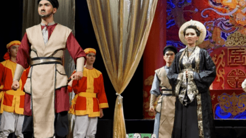 Hoàng Sơn, Hữu Nghĩa xúc động tại Sân khấu kịch Hồng Vân