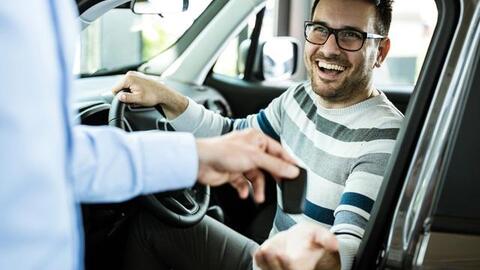 Người giàu và người nghèo cùng mua xe, nhưng tư duy lại rất khác nhau: Xem hết bạn nhất định sẽ bừng tỉnh đại ngộ!
