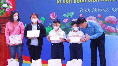Tháng cao điểm chăm lo cho công nhân - lao động