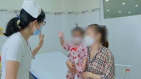 Bé gái suýt chết sau khi uống kháng sinh trị viêm amidan
