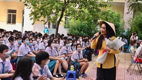 Nghệ sĩ Thanh Hằng đưa dân ca vào học đường