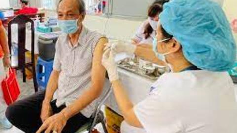 Tiêm vắc-xin mũi nhắc lại, lợi nhiều hơn hại