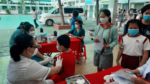 TP HCM triển khai xe lưu động tiêm vắc-xin cho học sinh