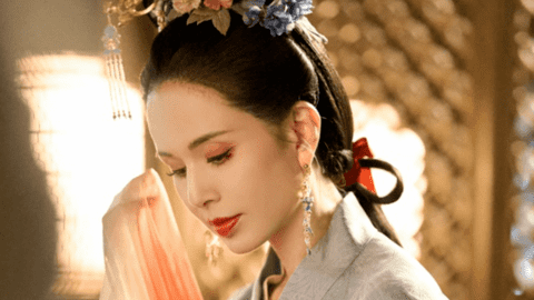 Lý Nhược Đồng khoe vẻ đẹp cổ điển ở tuổi 56