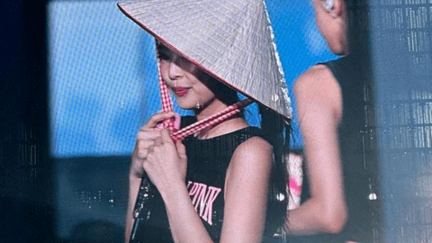 Blackpink đăng bánh kem, nón lá… cảm ơn “fan” Việt!