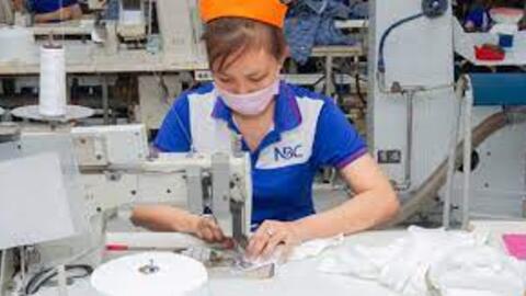 Đừng nghiệt ngã với người lao động