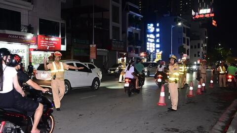 Bắt Dũng Salom về hành vi "Chống người thi hành công vụ"