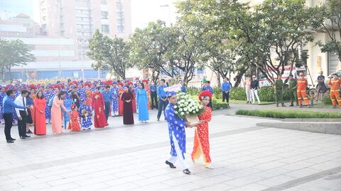 Những hình ảnh ấm áp trong lễ cưới tập thể của 82 đôi công nhân khó khăn