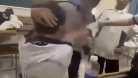 Nam sinh đánh bạn kinh hoàng trong lớp học vì nhặt được... 500.000 đồng