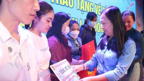 Bình Dương: Hàng trăm tỉ đồng hỗ trợ công nhân khó khăn