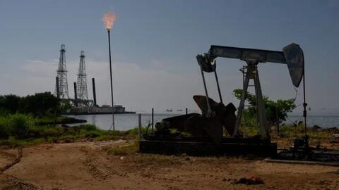 Dầu tăng hơn 1% trước thềm cuộc họp của OPEC+