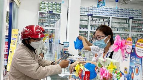 Giá thuốc bán buôn, bán lẻ không được cao hơn giá kê khai